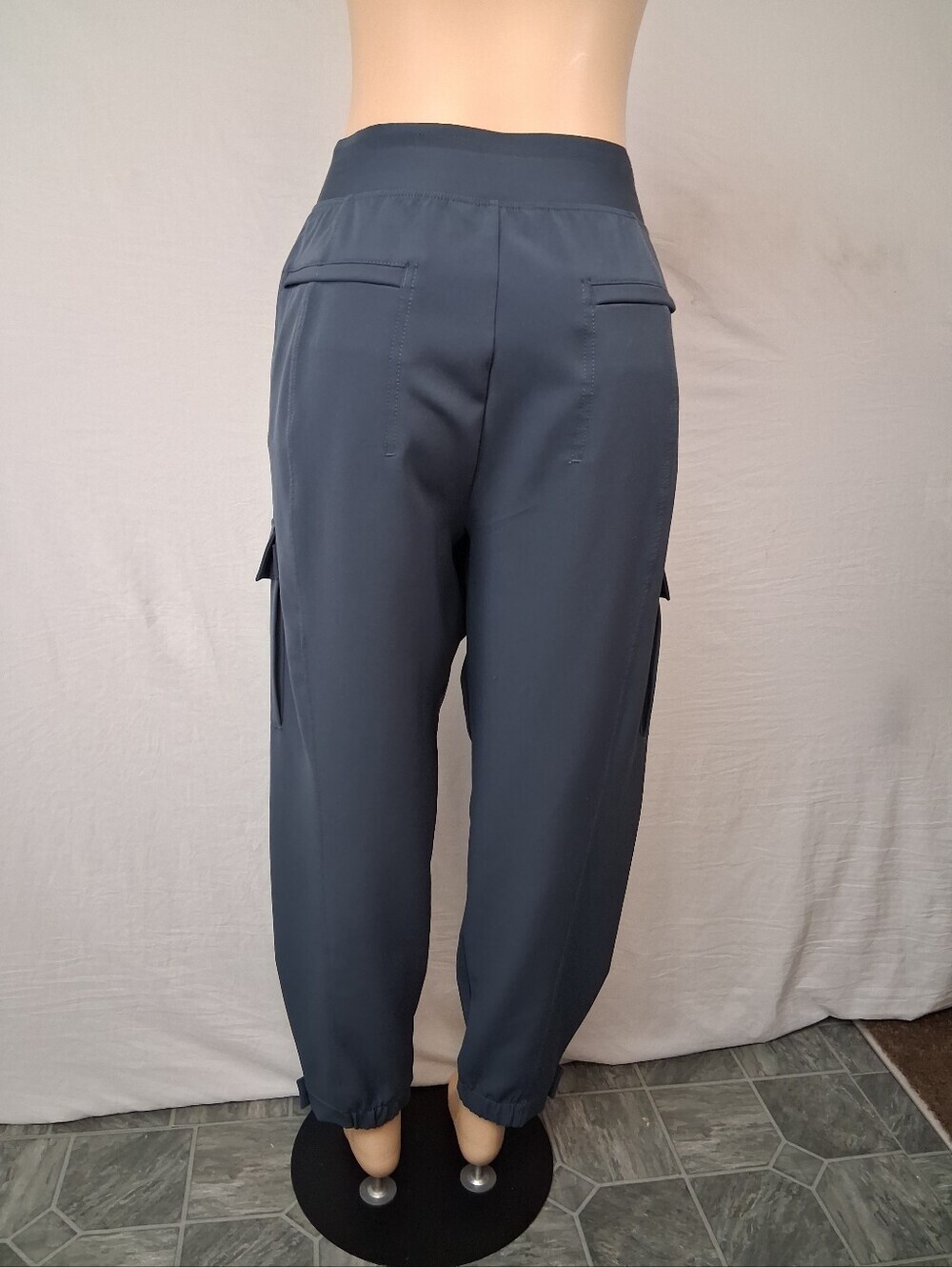 Athleta Women 's Slate Gray Cargo Pants Size 16 - Picture 8 of 16